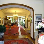Отель Royal