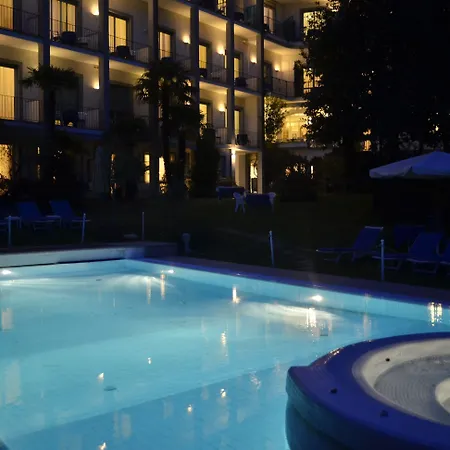 ロイヤル ホテル